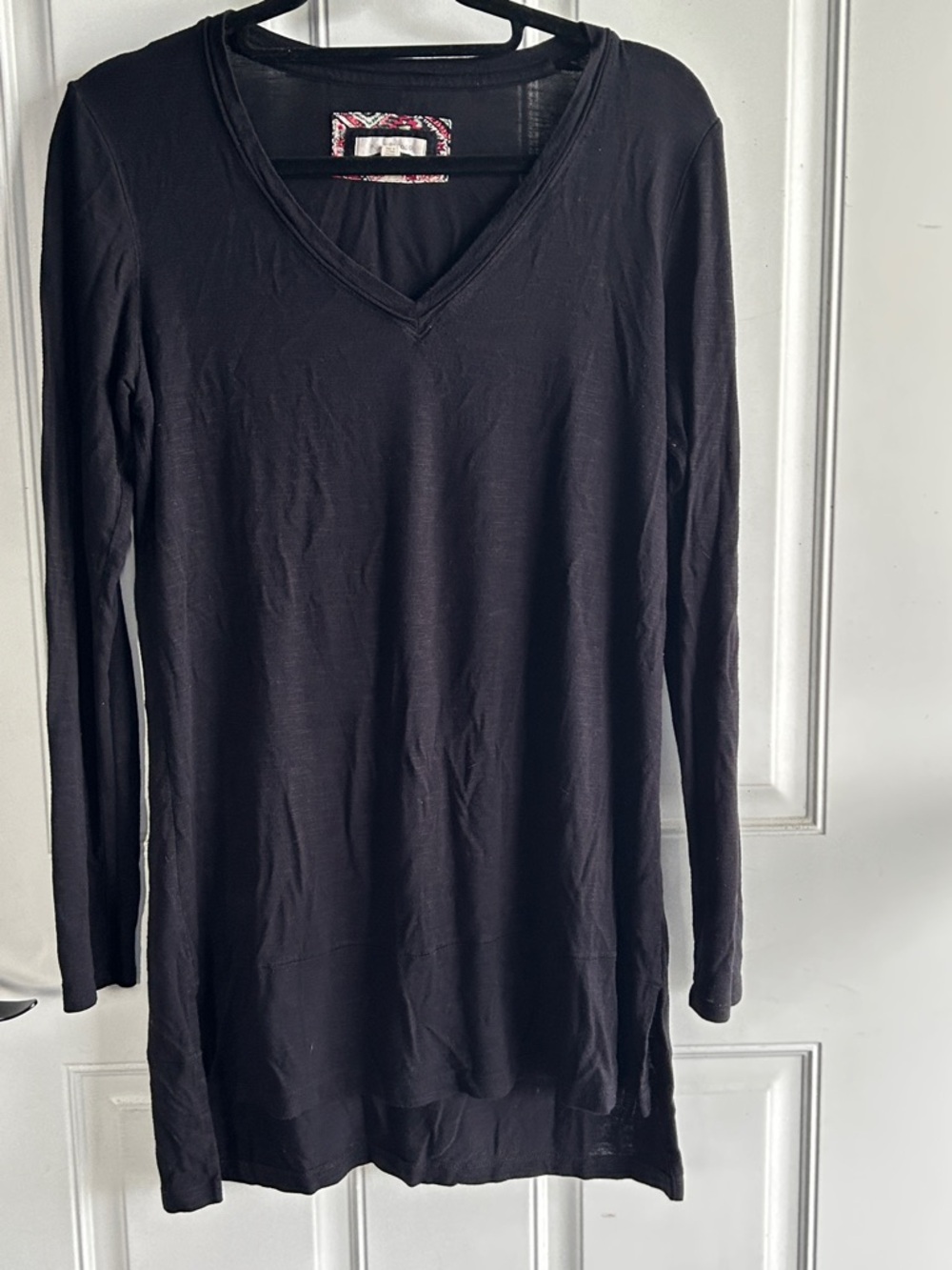 Black V-Neck Long Sleeve Tunic Top